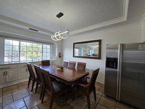 Dining Space (2)
