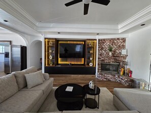 Living Room (2)