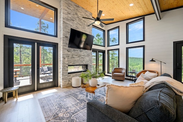 Mountainside retreat with stunning views and modern rustic charm.