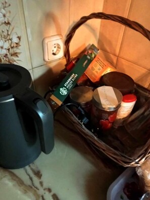 Kaffee und/oder Kaffeemaschine