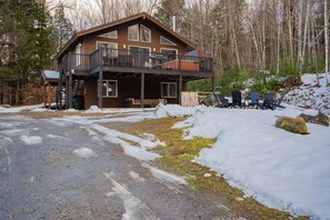 Discover the magic of winter at Sunday River Chalet—welcome!