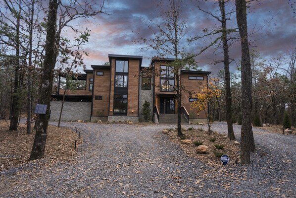 Exterior: Modern elegance nestled in nature, perfect for your Broken Bow getaway!