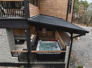 Outdoor Oasis: Relax in the hot tub on the porch, surrounded by nature’s beauty!