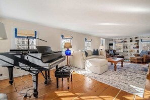 Main House, First Floor, Living Room