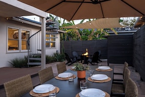 Backyard w/ table for 6 seaters, outdoor umbrella, fire fit & chairs, grill