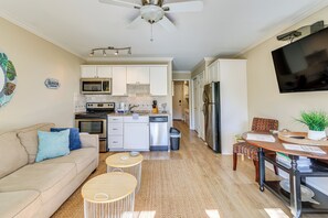 Living Room | Queen Sleeper Sofa | Single-Story Unit | 2nd-Floor Condo