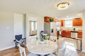 Dining Area & Kitchen | High Chair | Keurig | Blender | Toaster