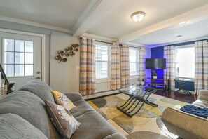 Living Room | 1st Floor | Full Futon | Smart TV | Free WiFi | Central A/C & Heat