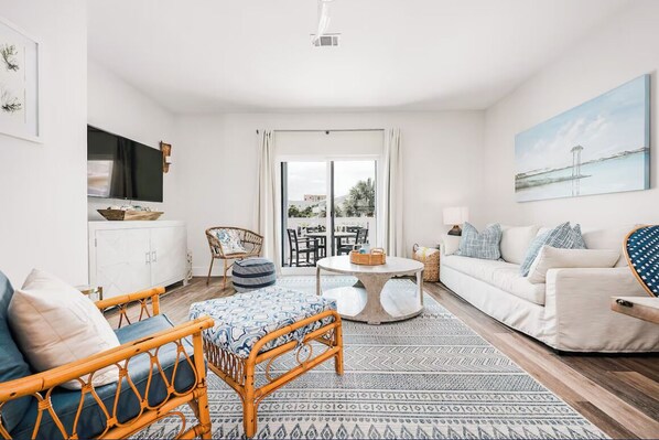 Living room with sleeper sofa, smart TV and balcony with dining table