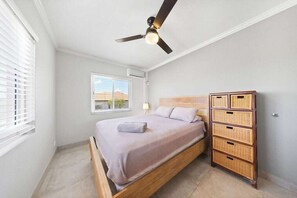 Landslake F3 · New 2BR 1BA condo with Pool (256)