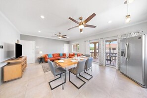 Landslake F3 · New 2BR 1BA condo with Pool (257)