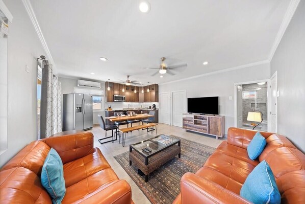 Landslake F3 · New 2BR 1BA condo with Pool (255)