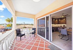 Landslake F3 · New 2BR 1BA condo with Pool (259)