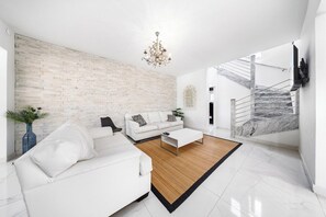 4 bedroom villa w/ Pool at Tierra del Sol (278)