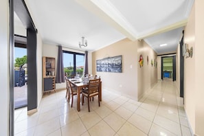 Opal 90 · Luxurious 4-bedroom Getaway in Noord (494)