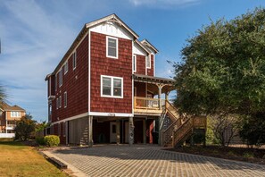NH293: Saltwater Solace | Front Exterior