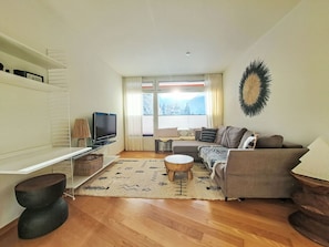 Meubles, Design Intérieur, Sol, Sol, Canapé, Mur, Bois, Salon, Plafond, Pièce