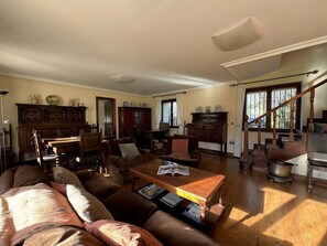 Communal lounge/ TV room