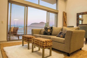 Amazing Living Room: Spacious, Stylish, and Perfect for Gathering!