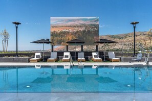 Rooftop swimming pool, 2 hot tubs and one HUGE JUMBOTRON for your entertainment.