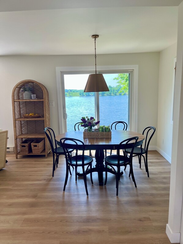 Entryway into dining space