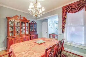 Dining Room | 1st Floor | 3-Story Townhome | Dining Table