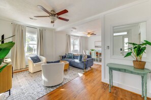 Living Area | Smart TV