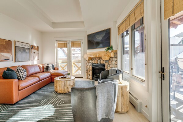 Frisco Vacation Rental | 2BR | 2BA | Step-Free Entry via Elevator | 966 Sq Ft
