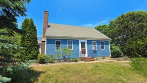 Three-bedroom Cape with screen porch and Loagy Bay views