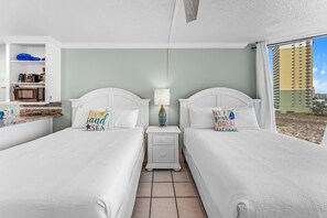 Studio with 2 Queen Beds