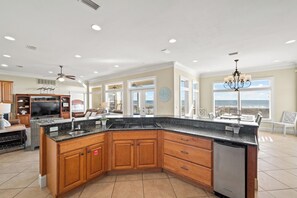 Fully equipped kitchen and Gulf views