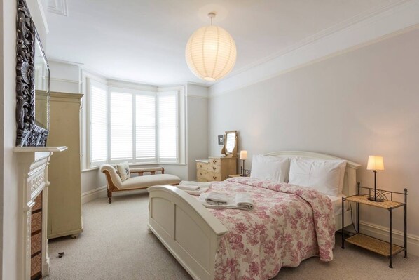 King Size Bedroom with en suite shower room