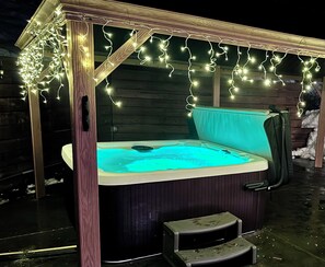 Indoor spa tub