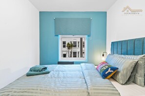 Bedroom 2 (Bed Storage) 