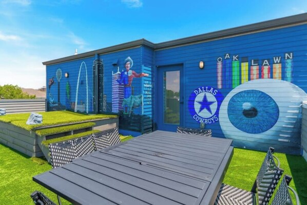 Explore all the city has to offer from this cool pad.