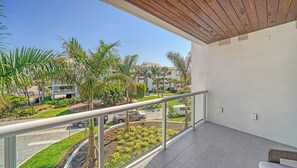 Private Terrace w/ Island View