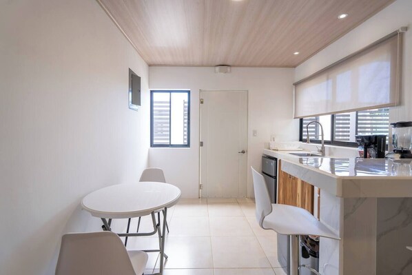 Kitchen (1)