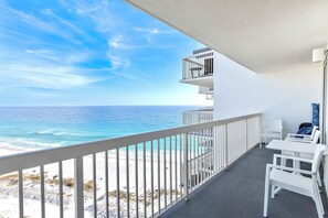 19th floor private balcony with stunning sunrise views over the Gulf.