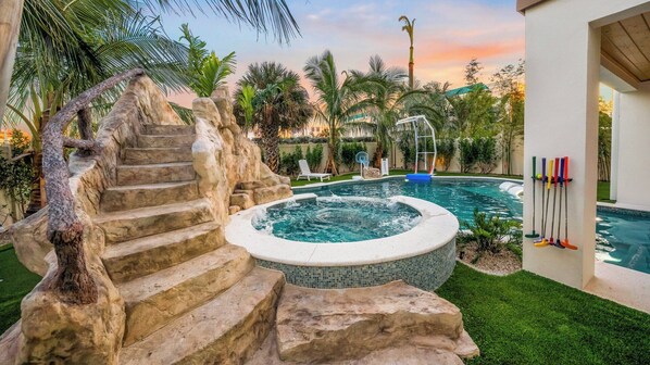 Twilight - Blue Lagoon - Resort Style Pool & Spa - Rope Swing - Mini Golf