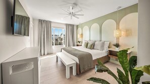 Master Bedroom 2 - En-Suite Bathroom - King Size Bed - HDTV