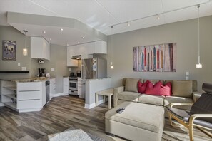 Furniture,Indoors,Living Room,Room,Home Decor