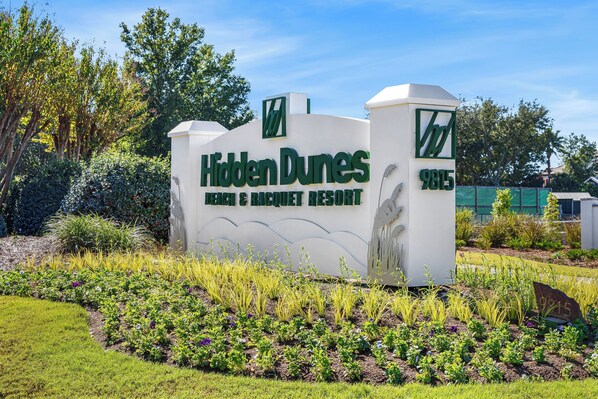 Hidden Dunes -Tennis/Pickleball resort- lights up at night