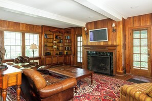 Comfortable living room with smart TV & gas fireplace
