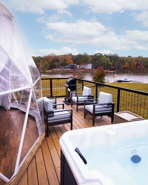 Hot Tub & Deck
