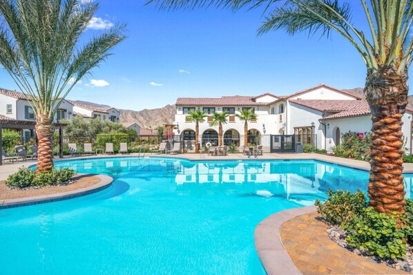 Resort living at its finest and 2 minutes to the Stadium Course clubhouse and Ernies bar and grill!