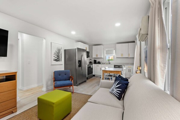 Spacios living area with Smart TV & full kitchen.  Includes dining table with seating for 4