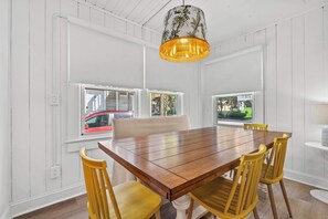 Dining table that seats 6