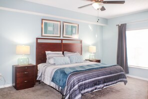 Sleep like royalty in this luxurious king bed – comfort at its finest!