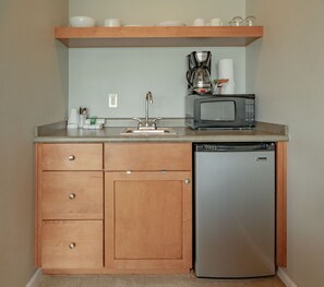 Convenient kitchenette with modern amenities, ideal for preparing snacks or light meals during your stay.