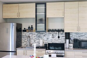 Full Kitchen 